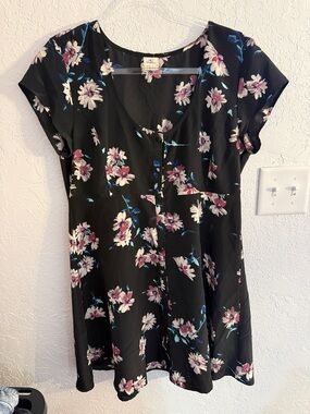 O'Neill Black Floral V-Neck Short Sleeve Tunic